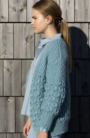 Anna Jakke, Lys Blå