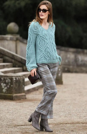 Ella Genser, Lys Blå