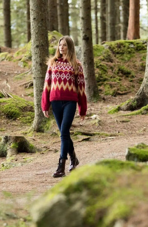 Maple Genser, Rubinrød, Ravgul, Greige og Hvit