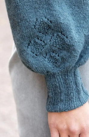 Medallion Sweater, Petrol