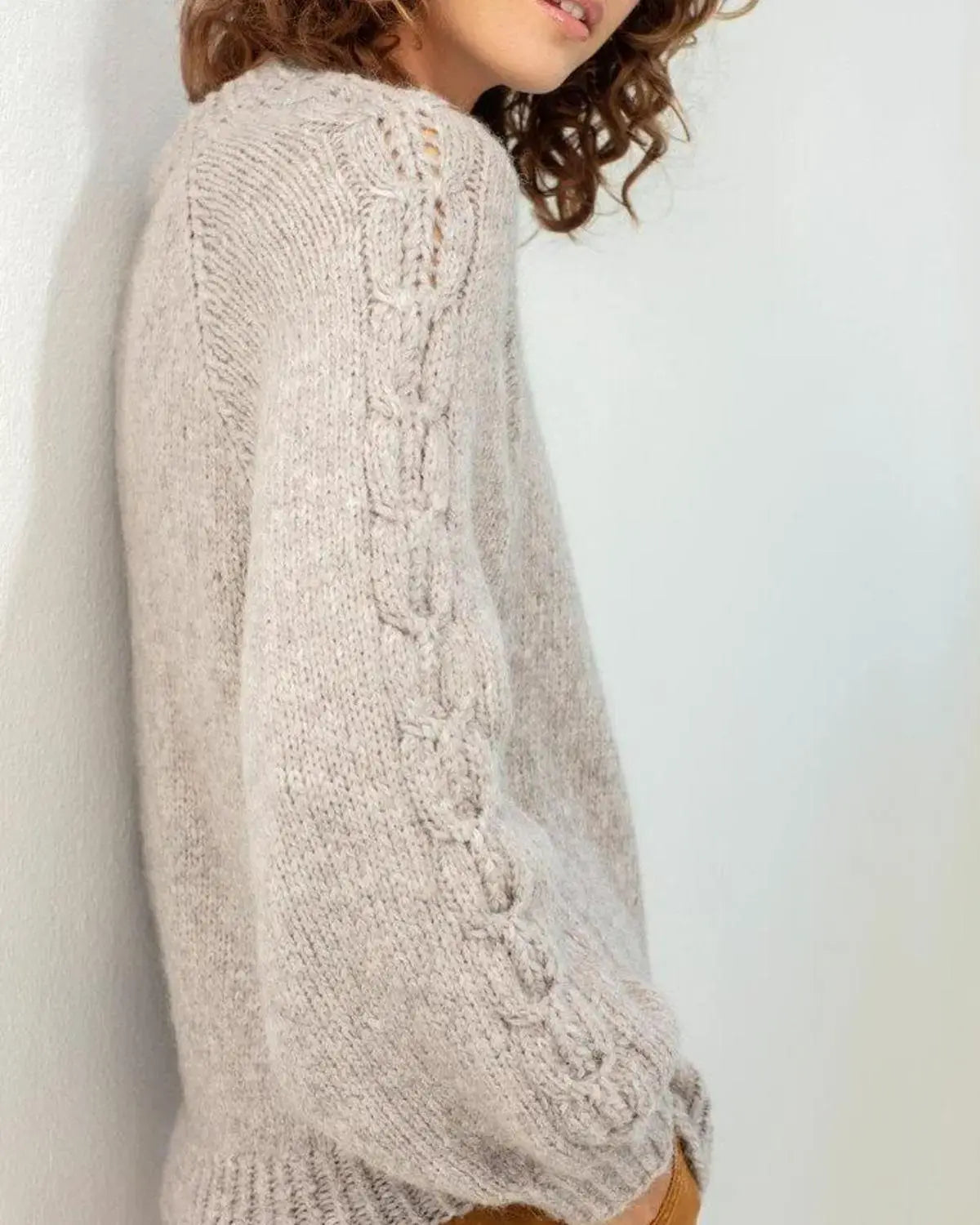 Aida Genser, Lys Gråbrun