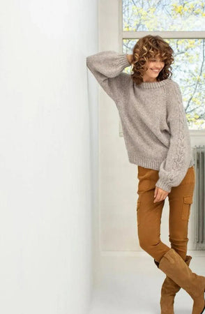 Aida Genser, Lys Gråbrun