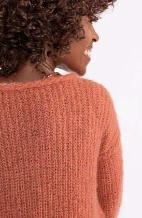 Amber Genser, Aprikos